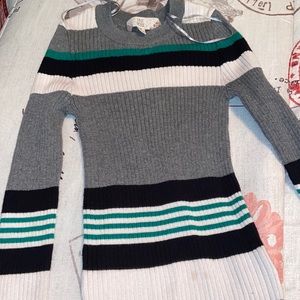 grey,black, white, and green long sleeve top